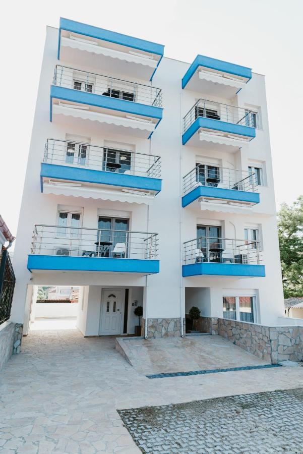 Blue And White Luxury Suites Nea Kallikrateia Exterior foto